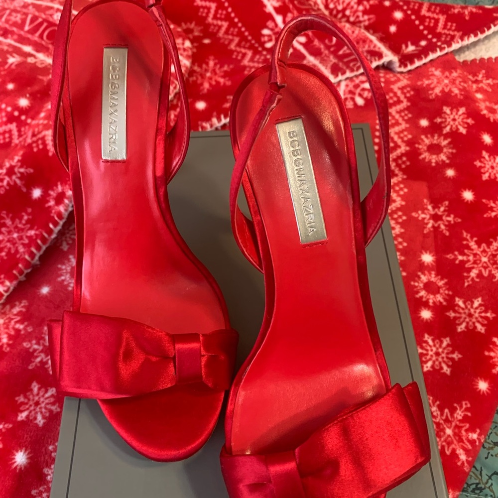 BCBGMaxAzria Red Heels with Slingback and Bow Detail